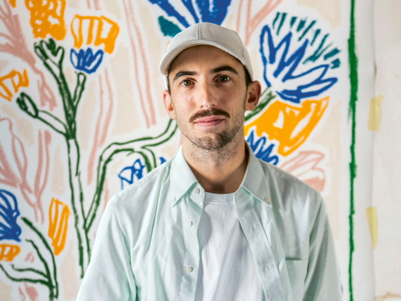 Alexandre Benjamin Navet ist ein multidisziplinär arbeitender Künstler. Seit 2017 arbeitet der mit Van Cleef & Arpels zusammen.