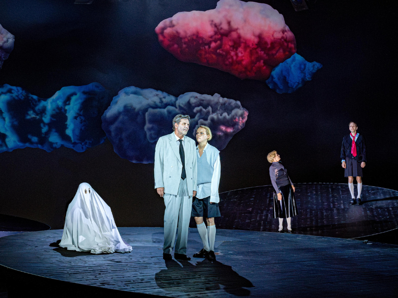 „Hamlet” im Burgtheater. Mit Karin Henkels Inszenierung wird die Saison 2024/25 eröffnet.