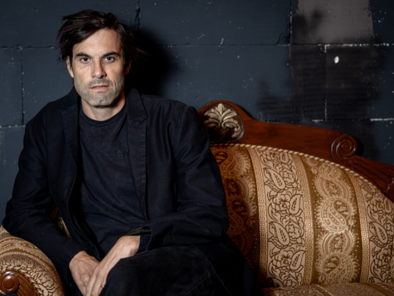 Max Simonischek studierte Schauspiel an der Universität Mozarteum in Salzburg und war nach seinem Studium am Berliner Maxim Gorki Theater engagiert. Außerdem gehörte er zum Ensemble der Münchner Kammerspiele und des Deutschen Theaters. Mit der Spielzeit 2024/25 ist Max Simonischek Ensemblemitglied am Burgtheater. Außerdem stand er für zahlreiche Kino- und TV-Produktionen vor der Kamera.
