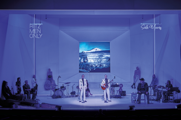 „Camino Real“ mit Calexico im Volkstheater. Inszeniert wurde das Stück von Anna-Sophie Mahler.