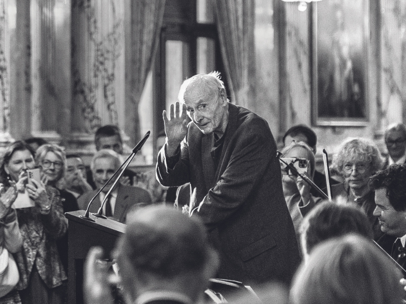 „Was ich vom Theater will, ist die Freiheit des Zuschauers, nicht seine Bevormundung“ war sein Credo. Von 1976 bis 1986 war er Burgtheaterdirektor. „Gemessen an ihrer Bedeutung“ sei die Amtszeit von ­Benning  an der Spitze des Wiener Burgtheaters „eine der meistunterschätzten“, ­konstatierte der Wiener Theaterwissenschaftler Peter ­Roessler. Bis 1992 leitete Benning das Schauspielhaus Zürich, dann arbeitete er frei. Er brachte u. a. Werke von Václav Havel und Pavel ­Kohout in Wien zur Aufführung.