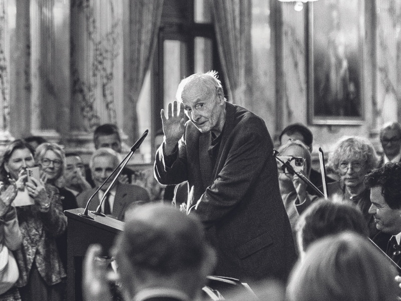 „Was ich vom Theater will, ist die Freiheit des Zuschauers, nicht seine Bevormundung“ war sein Credo. Von 1976 bis 1986 war er Burgtheaterdirektor. „Gemessen an ihrer Bedeutung“ sei die Amtszeit von ­Benning  an der Spitze des Wiener Burgtheaters „eine der meistunterschätzten“, ­konstatierte der Wiener Theaterwissenschaftler Peter ­Roessler. Bis 1992 leitete Benning das Schauspielhaus Zürich, dann arbeitete er frei. Er brachte u. a. Werke von Václav Havel und Pavel ­Kohout in Wien zur Aufführung.