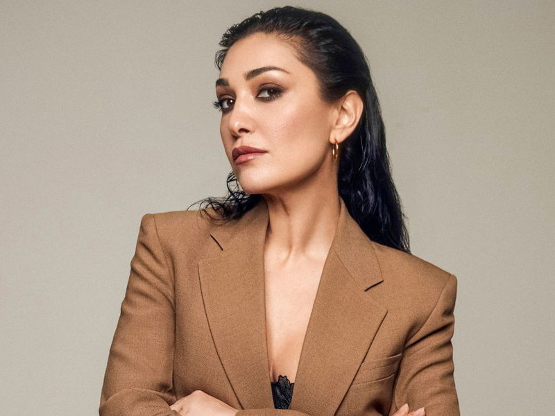 Kristina Mkhitaryan ist Absolventin des Galina-Vishnevskaya-Theaterstudios in Moskau. Sie gewann u. a. den ersten Preis beim Internationalen Königin-Sonja-Wettbewerb (2013) und singt an renommierten Häusern wie der Bayerischen Staatsoper, dem Royal Opera House in Covent Garden, der New Yorker Met und der Deutschen Oper Berlin.