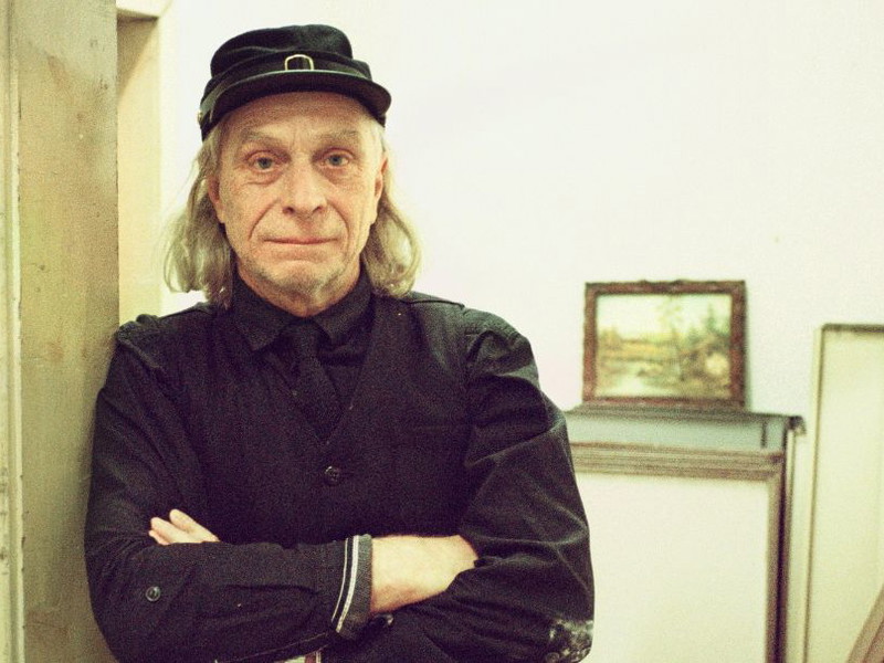 Uwe Schmieder wurde in der ehemaligen DDR geboren, erlernte zunächst den Beruf des Kraftfahrers und studierte dann Schauspiel in Leipzig. Bevor er 2011 festes Ensemblemitglied am Schauspiel Dortmund wurde, arbeitete er viele Jahre in der freien Szene. Seit der Spielzeit 2020/21 gehört Uwe Schmieder zum Ensemble des Wiener Volkstheaters.