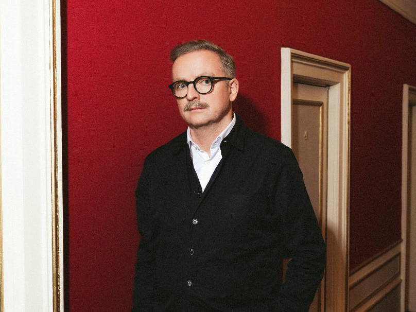Peter Heilker studierte u. a. Theater- und Literaturwissen- schaft, arbeitete als Dramaturg an der Bayerischen Staats- oper München, war 13 Jahre lang Operndirektor in St. Gallen, unterrichtete an der Hochschule für Musik und Theater München und ist seit der Spielzeit 2022/23 stellvertretender Intendant, Programm- und Castingdirektor am MusikTheater an der Wien.