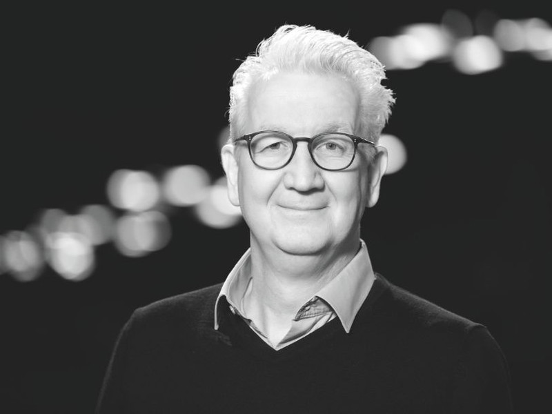 Folke Braband hat für die Josefstadt bereits mehrere Hits produziert: „Das perfekte Geheimnis“, „Der Vorname“, „Monsieur Claude“ und viele mehr. Über hundert Stücke insgesamt sind es, die er auf die Bühnen im deutschsprachigen Raum gebracht hat. Folke Braband stammt aus Berlin, und sein Repertoire umfasst die gesamte Bandbreite von Boulevard, Operette, Klassik bis hin zum Sozialdrama.