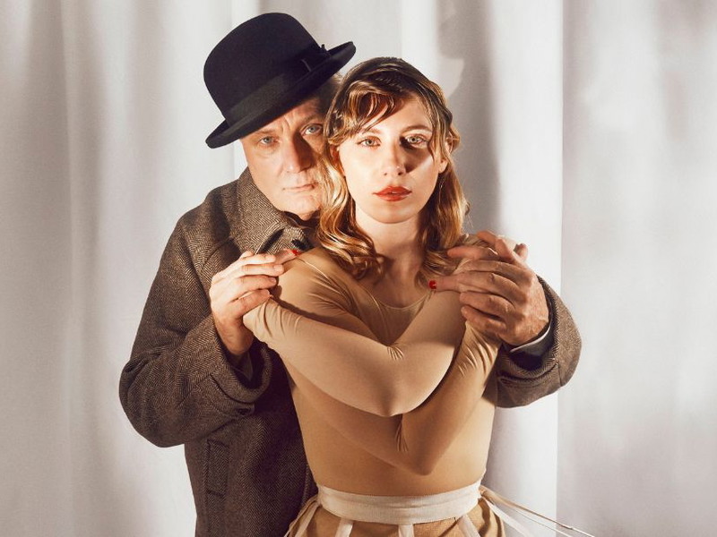 Bernhard Schir und Johanna Mahaffy für das BÜHNE-Cover der Mai-Ausgabe.