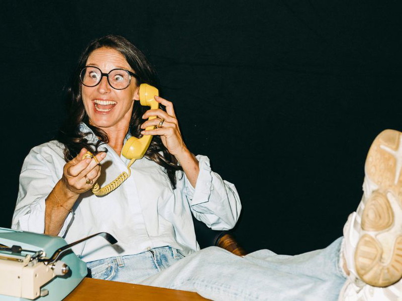 Maria Köstlinger wuchs in Salzburg auf und spielte schon als Kind am Salzburger Landestheater. Seit 1996 gehört die vielseitige Schauspielerin zum Ensemble des Theaters in der Josefstadt, wo sie uzuletzt u. a. Chloe in „The Panter anderem Fräulein Else, Emma Bovary, Ibsens Nora und Parisian Woman“ verkörperte. Im TV kennt man sie u. a. für ihre Rolle in der Serie „Vorstadtweiber“. 2023 wurde Maria Köstlinger zur Kammerschauspielerin ernannt.