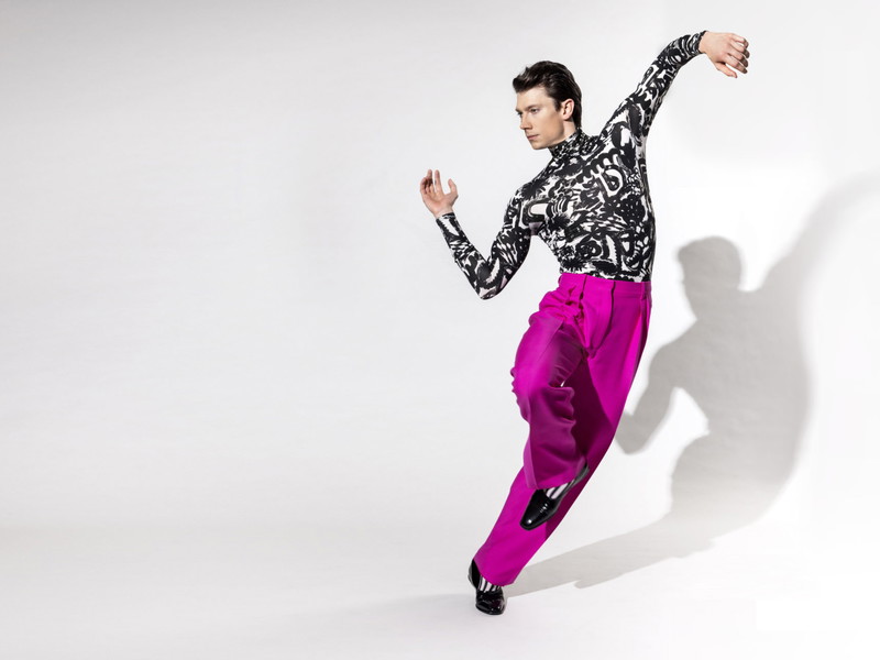 Brendan Saye wollte Tänzer werden, seit er als Kind das Ballett „Romeo and Juliet" gesehen hatte. Der gebürtige Kanadier ist seit 2022 Erster Solotänzer beim Wiener Staatsballett. 