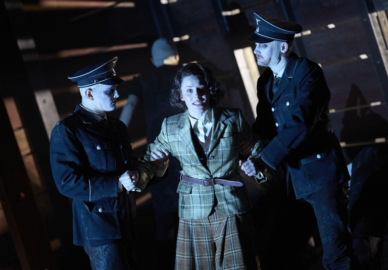 Christoph Ruda, Emily Mrosek (Ruth Maier) und Jan-Eike Majert