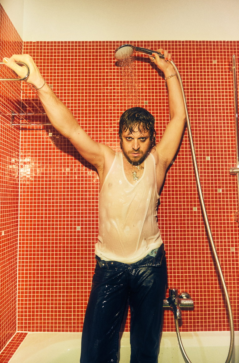 Claudius von Stolzmann und die Sommerfrische - in der Dusche.