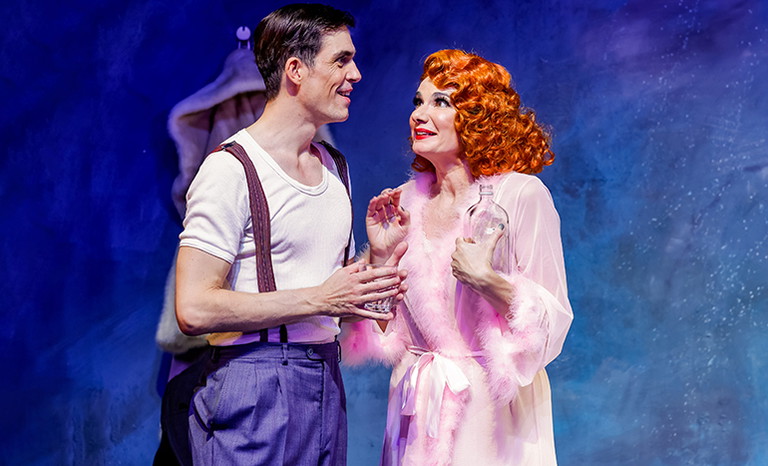 Alexander Donesch und Ann Mandrella auf der Bühne Baden.