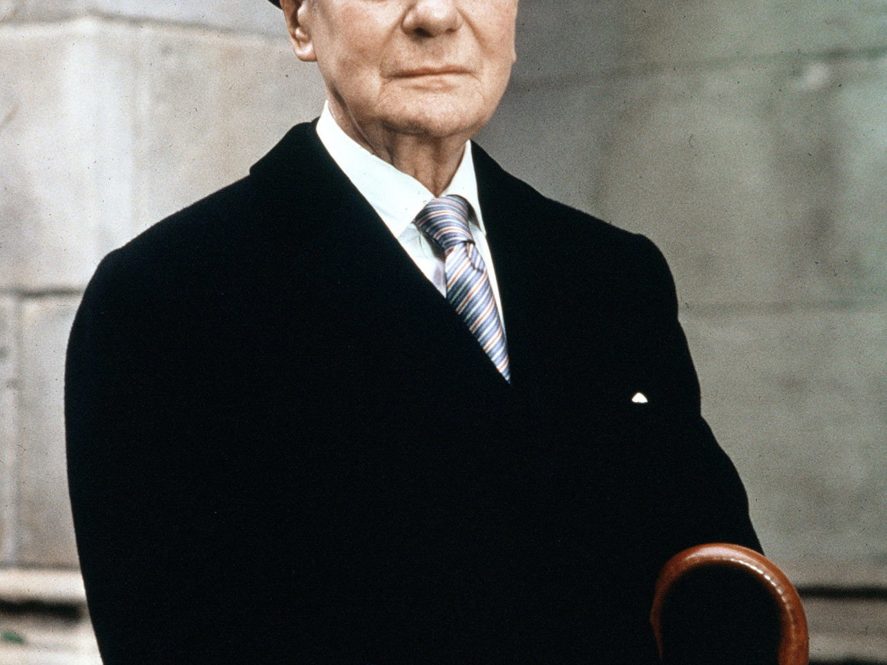 John Gielgud gewann Oscar, Emmy, Grammy und Tony Award und wurde zum Ritter geschlagen.