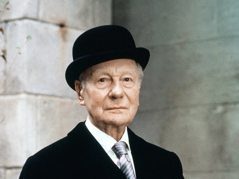 John Gielgud gewann Oscar, Emmy, Grammy und Tony Award und wurde zum Ritter geschlagen.