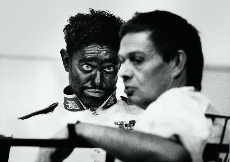 Gert Voss, der Gigant des Theaters, mit intensiver Gesichtsschminke 
in der Rolle des Othello 
in der Inszenierung von 
George Tabori am Wiener ­Akademietheater 1990.  