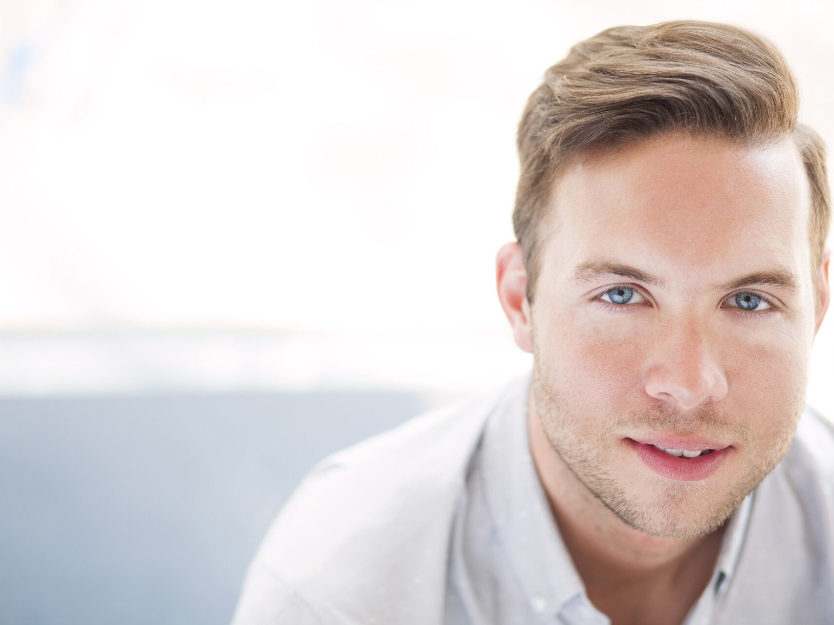 Der Countertenor Christopher Lowrey ist an allen großen Bühnen der Welt zuhause und verfügt in seinem Fach über ein umfangreiches Repertoire. 