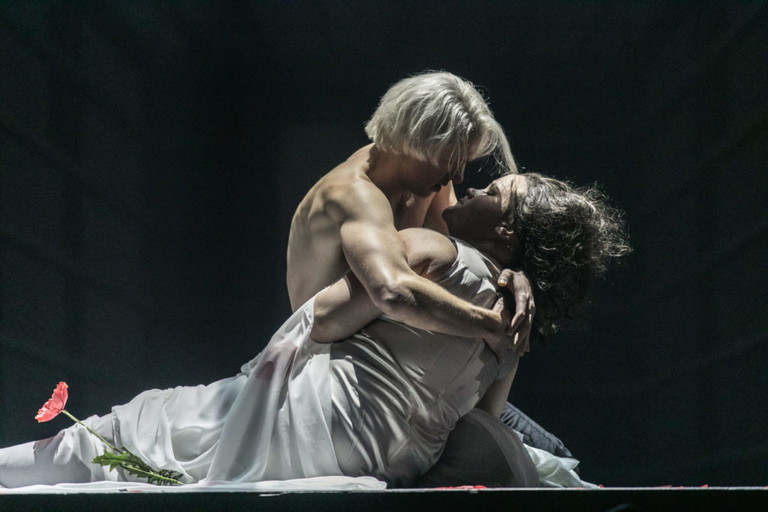 Raphael Muff und Julia Gräfner 2016 in einer unkonventionellen Inszenierung am Schauspielhaus Graz