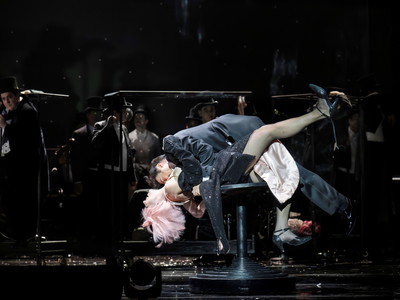 Annette Dasch (Sylva Varescu) und Alexandre Beuchat (Edwin Ronald) in Johannes Eraths Inszenierung in der Volksoper.