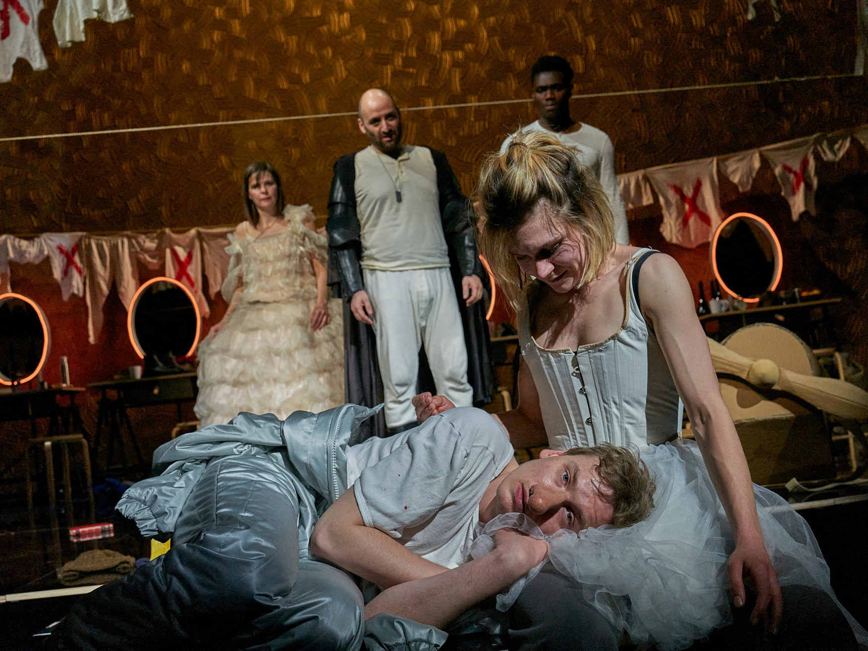 Die Inszenierung der britischen Regisseurin Lily Sykes feiert am 31. März im Burgtheater Premiere.
