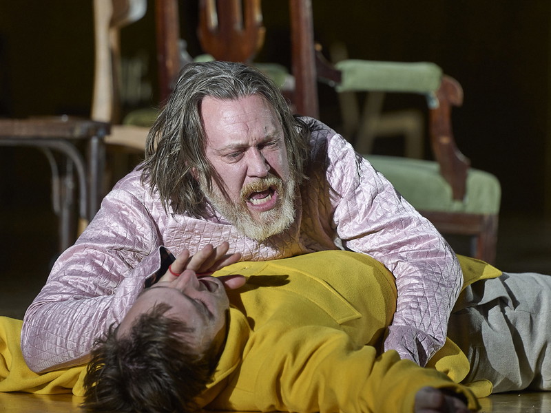 Jan Bülow und Nicholas Ofczarek in der Inszenierung von Johan Simons im Burgtheater. 