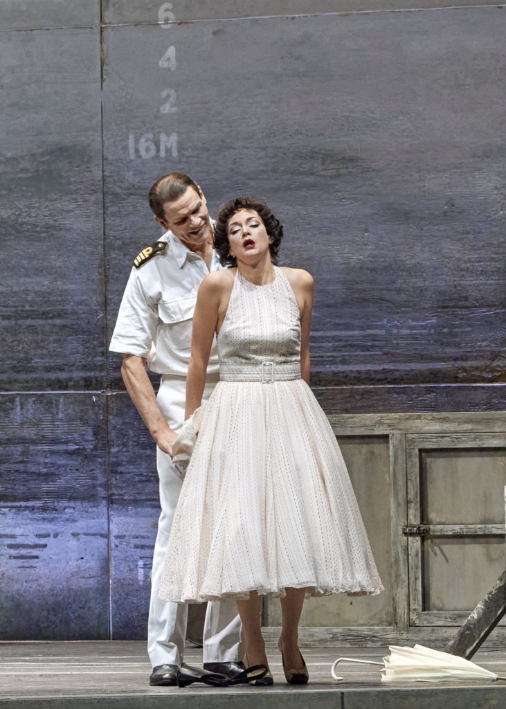 „Das verratene Meer“. Vera-Lotte Boecker als Fusako mit Bo Skovhus. Regie: Jossi Wieler &amp; Sergio Morabito. 