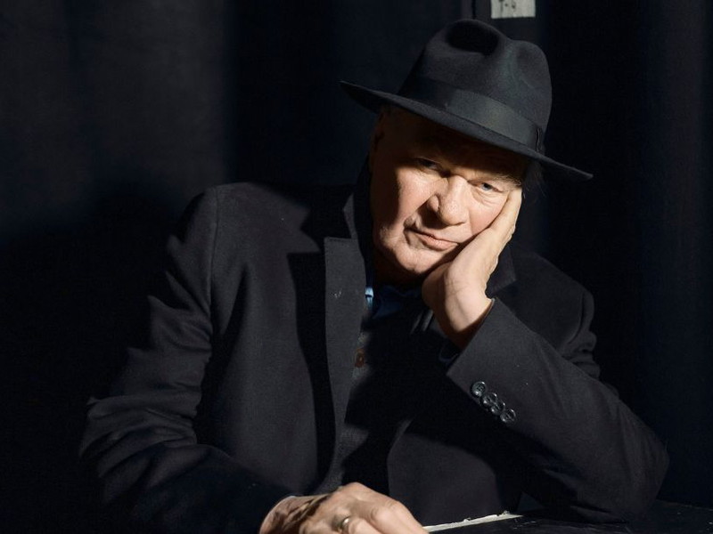 Michael König hinter den Kulissen. Nach der Berliner Schaubühne und dem Wiener Burgtheater wechselte er ans Theater in der Josefstadt, wo er sich „dem Ensemble sehr zugehörig fühlt“. Erlaubt es die Physis, wird er noch lange auf der Bühne stehen.