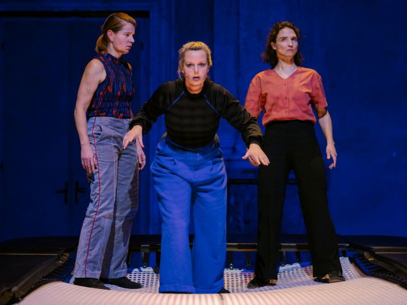 Suse Lichtenberger, Katharina Pichler und Michèle Rohrbach in „Das flüssige Land“.