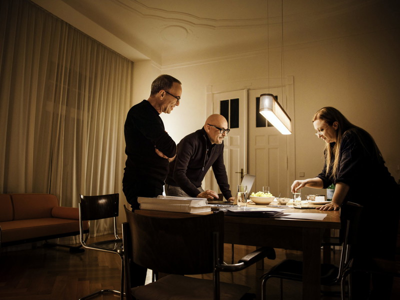 Das Trio Jossi Wieler, Sergio Morabito und Simone Young d die Opernpremiere für den 13. Dezember vorbereitet.