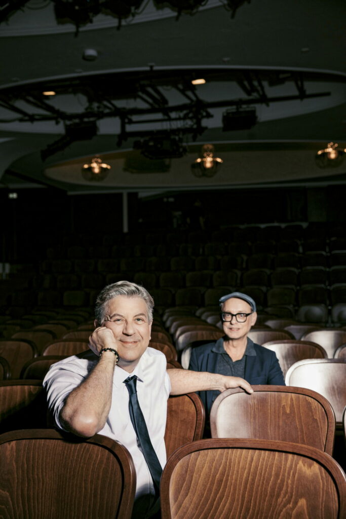 Thomas Birkmeir und Gerald Maria Bauer im ­Zuschauerraum des Theaters im Zentrum: Ersterer ­adaptiert ­Johanna von Orléans, Letzterer Kafka.