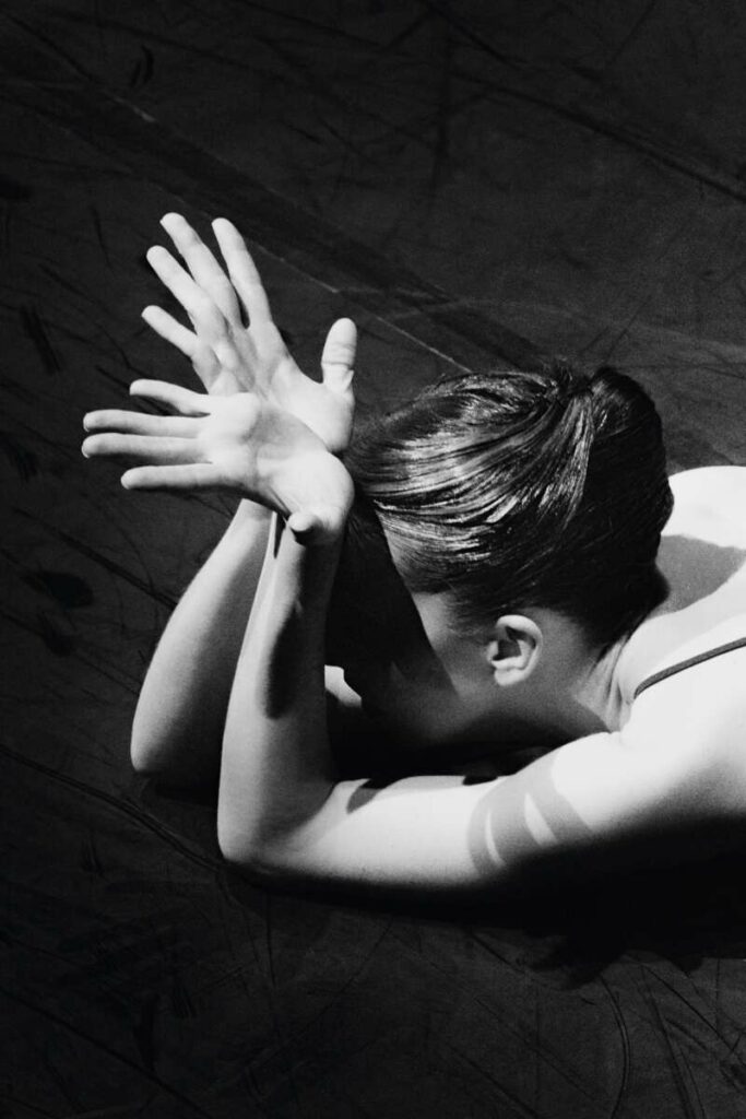 Gemeinsam mit den „Ligeti Essays“ von Karole Armitage und Paul Taylors „Dandelion Wine“ ergibt sich für das Publikum der exklusive VOP-Ballettabend „The moon wears a white shirt“. 