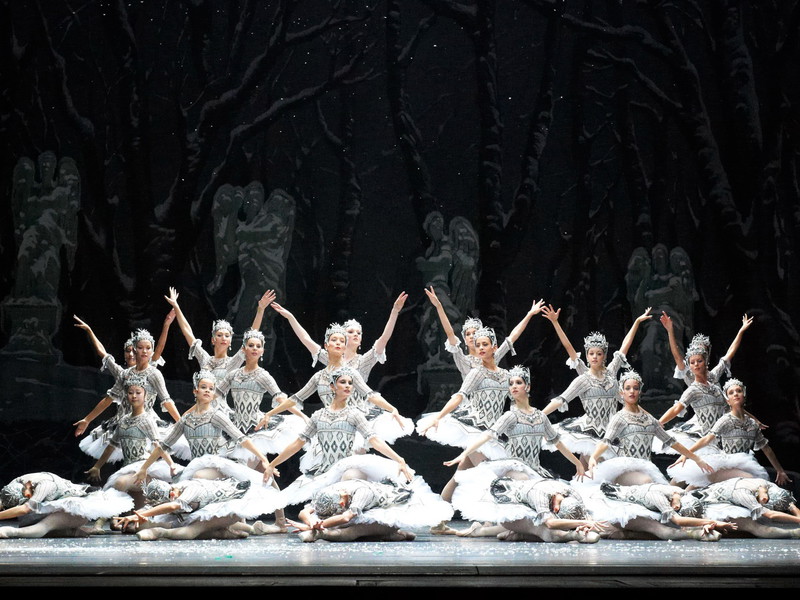 Ensemble in „Nussknacker“ an der Wiener Staatsoper.