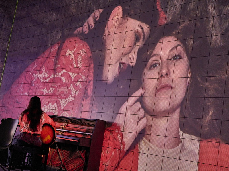 In Lilja Rupprechts Inszenierung im Akademietheater spielt Dörte Lyssewski Petra von Kant und Nina Siewert Karin Thimm. 