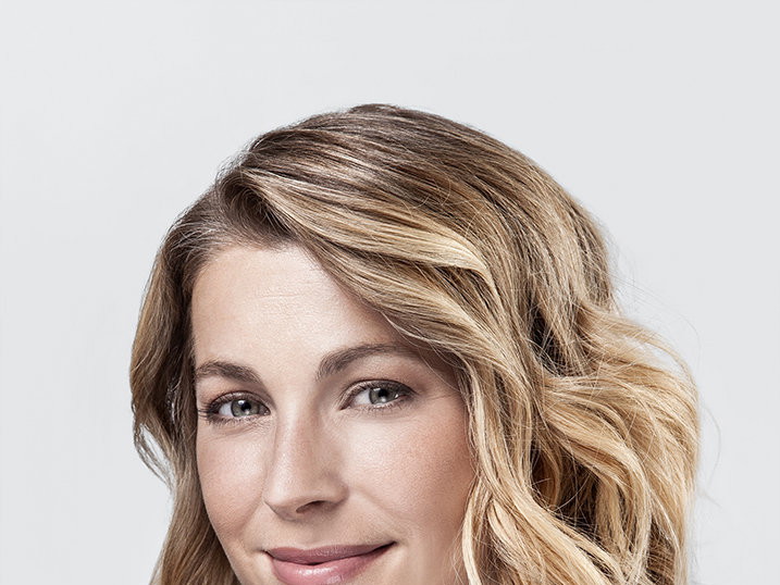 Barbara Obermeier wurde in Karlsfeld bei München geboren und absolvierte ihre Ausbildung an der Abraxas Musical Akademie in München. 