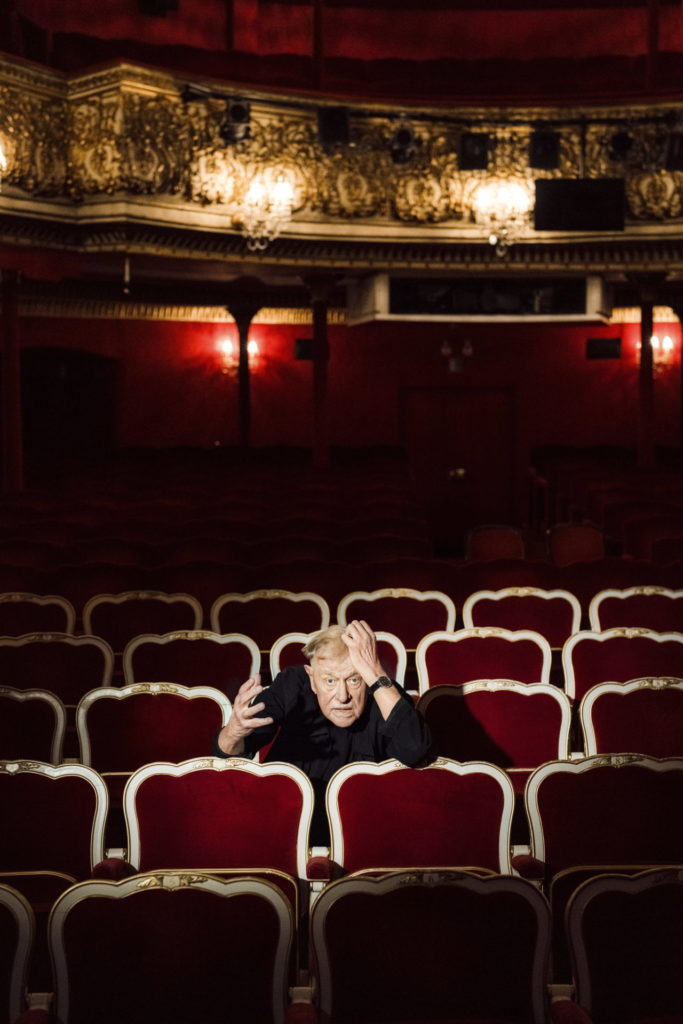 Claus Peymann. „Warten auf Godot“ wird im großen Haus aufgeführt. Peymann hat NESTROY-Preisträger Stefan Jürgens in Reichenau kennengelernt und ihn sich für das Beckett- Stück gewünscht.