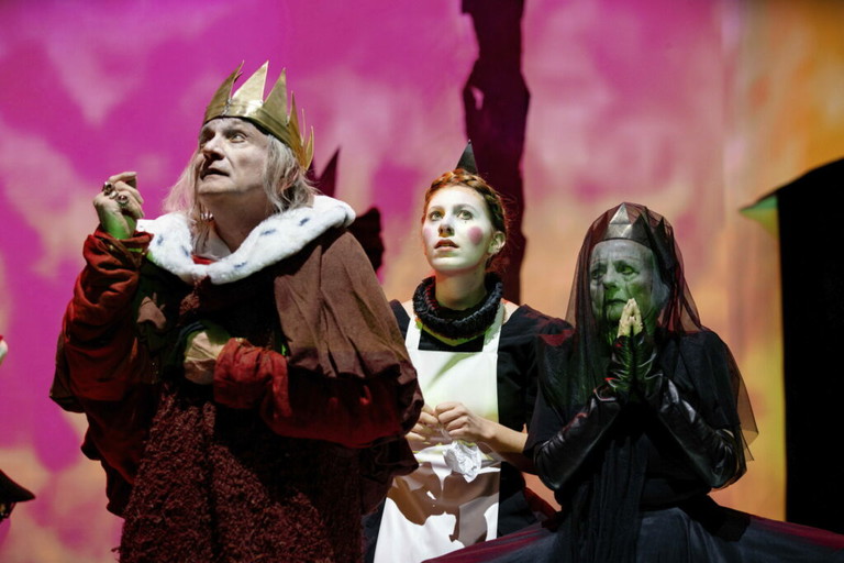 Der König stirbt. Regisseur Claus Peymanns Umsetzung des Ionesco-Klassikers mit Bernhard Schir 