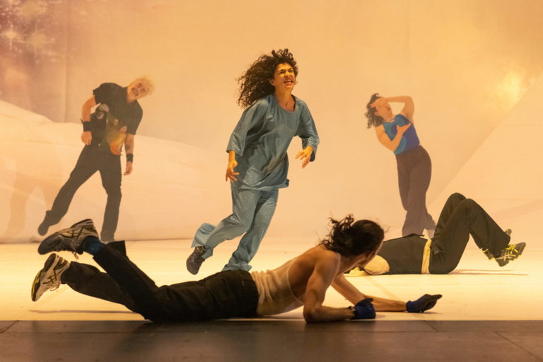 Ein weiteres Highlight: Meg Stuart zeigt „Cascade".