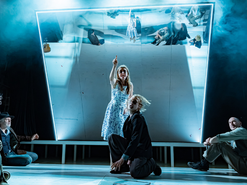 Paula Nocker und Nils Arztmann in Torsten Fischers Inszenierung von „Die Möwe“ in Reichenau.