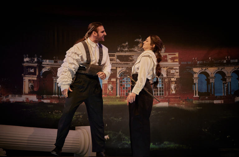Luka Vlatkovic und Rebekka Biener in Calle Fuhrs neuem Stück. 