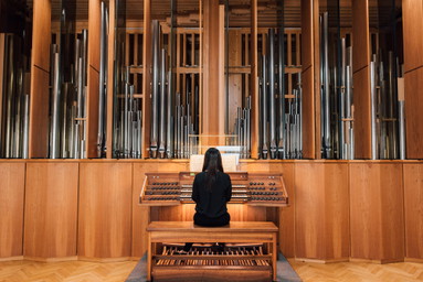 Die Orgel und die unschickliche Beinarbeit