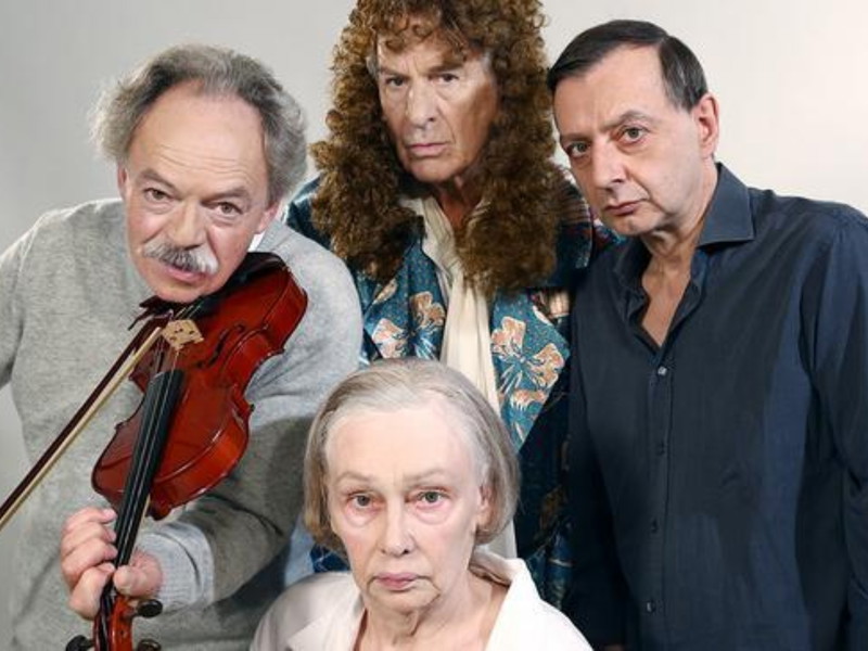 Bild von einer Aufführung im Volkstheater Wien mit Rainer Frieb, Erich Schleyer und Thomas Kamper in den Titelrollen.