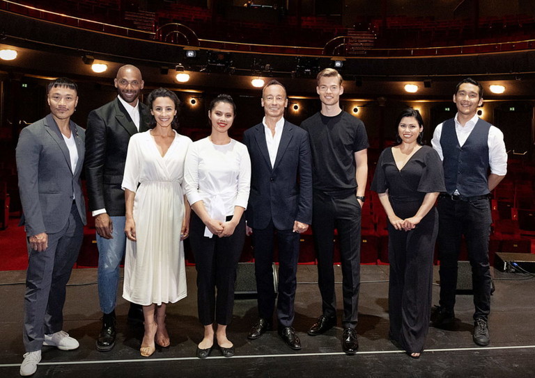Team mit Direktor.
Ein starkes Ensemble und eine starke Show: Musical-Intendant Christian Struppeck 