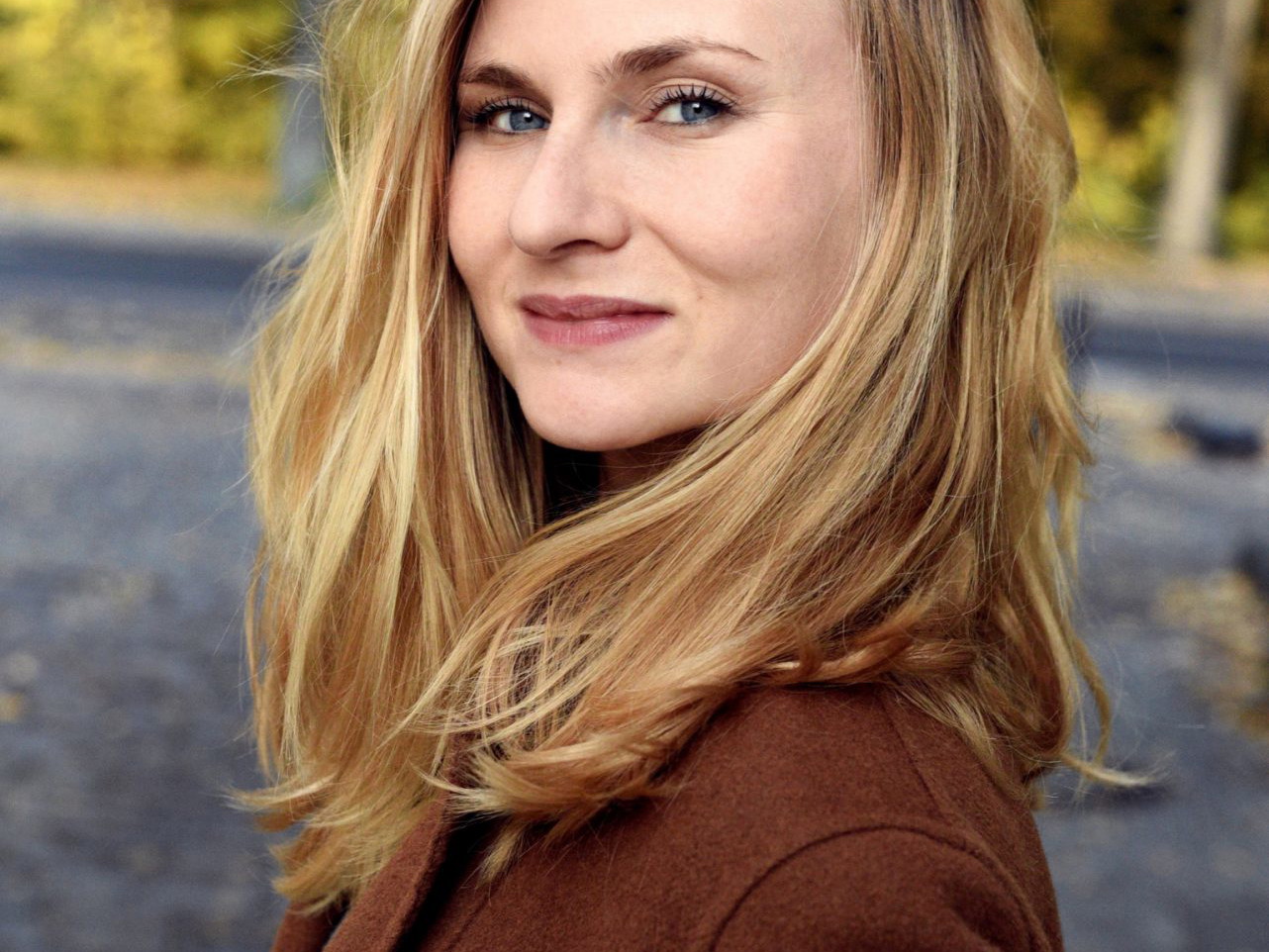Neben dem Theater war Laura Kiehne auch in Film und Fernsehen zu sehen. Momentan beschäftigt sie sich im universitären Kontext mit dem Thema Leadership.