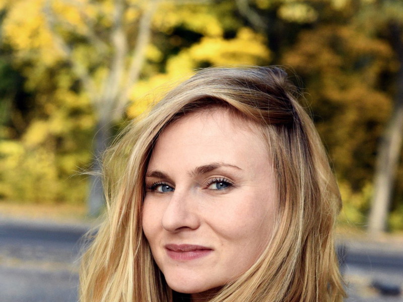 Neben dem Theater war Laura Kiehne auch in Film und Fernsehen zu sehen. Momentan beschäftigt sie sich im universitären Kontext mit dem Thema Leadership.