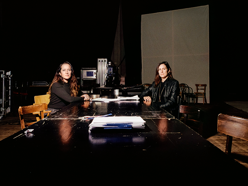 Melanie Lane acobs (rechts) auf der Probebühne des Burgtheaters. 