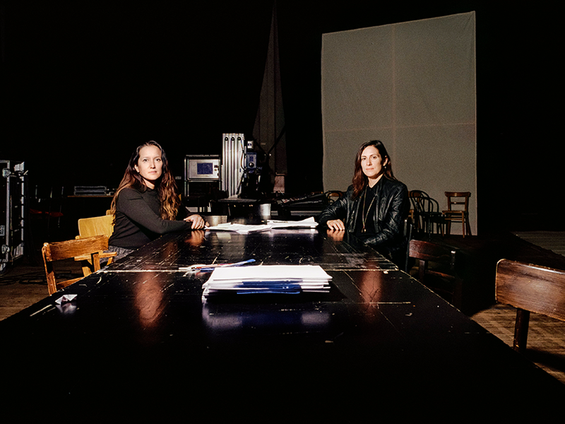 Melanie Lane acobs (rechts) auf der Probebühne des Burgtheaters. 