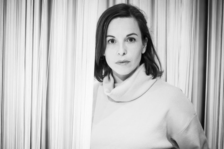 Sina Heiss arbeitet als freie Theatermacherin mit Schwerpunkt auf modernen Adaptionen, interdisziplinären Kollaborationen 