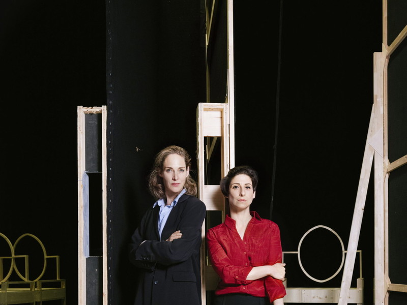 Sophie von Kessel und Zeynep Buyraç nach der Probe für „Die Ärztin“ in den Proberäumlichkeiten des Burgtheaters im Arsenal. 