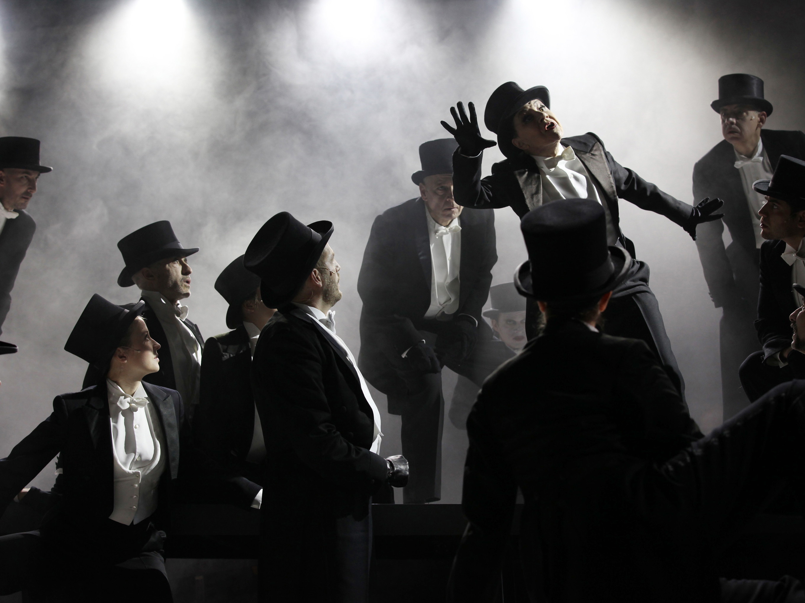 „Die Dreigroschenoper“ im Theater in der Josefstadt.