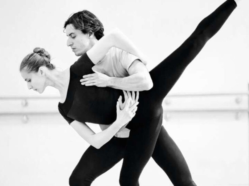 1. Stück: Concertante. Choreographie: Hans van Manen; Tänzer*innen 