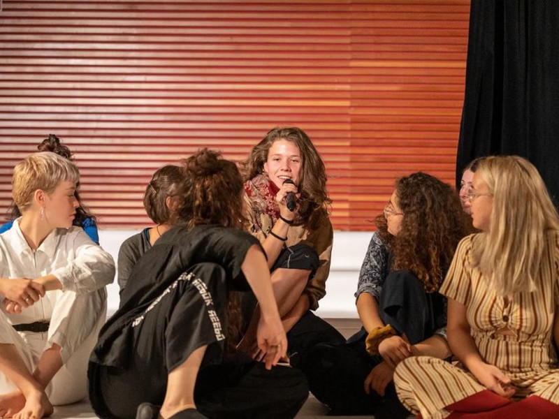 In der Spielzeit 2023/24 bietet der Dschungel Wien verschiedene Theaterwerkstätten für junge Kunstschaffende an.